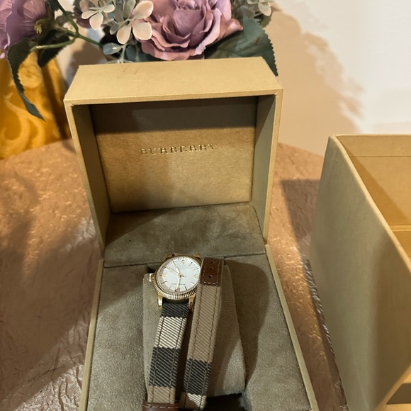 Burberry Gold and Brown women Watch - Picture 2 of 13